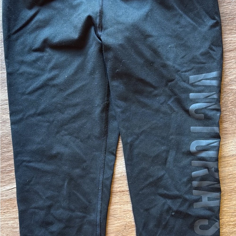 Victoria Secret crop leggings size xsm can fit a small. Women's